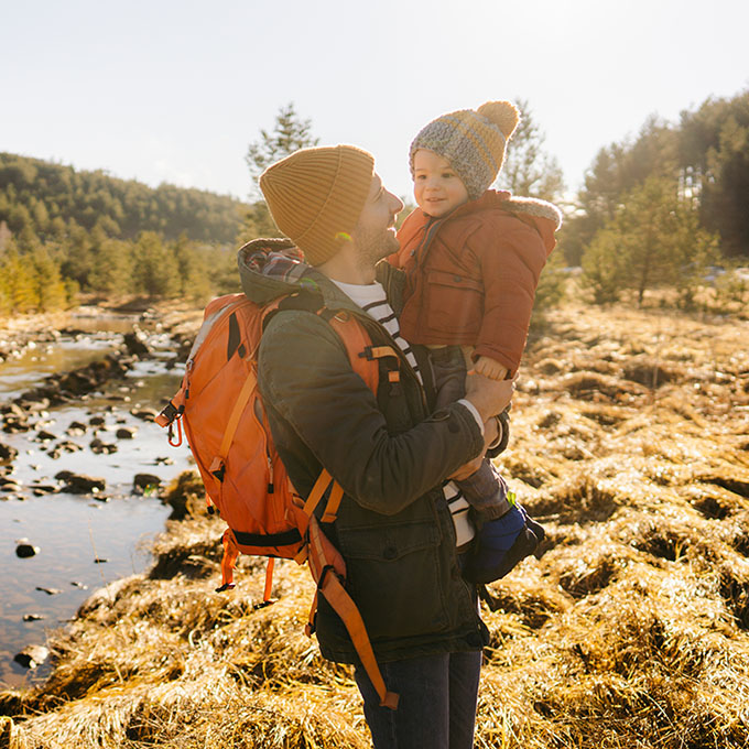 In montagna con i neonati: a che età e a quale altitudine?